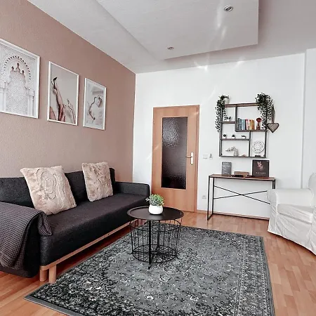 Renoviertes, Gemütliches Mit Balkon, Wifi Für Bis Zu 5 Personen Apartment