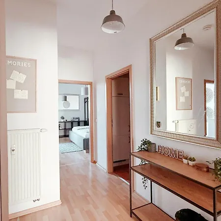 Apartment Renoviertes, Gemütliches Mit Balkon, Wifi Für Bis Zu 5 Personen *