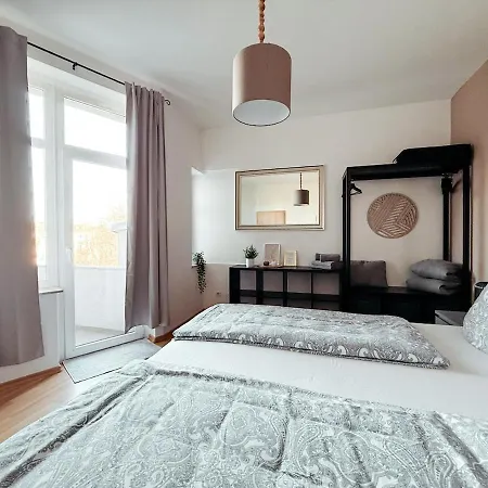 Renoviertes, Gemütliches Mit Balkon, Wifi Für Bis Zu 5 Personen Apartment *